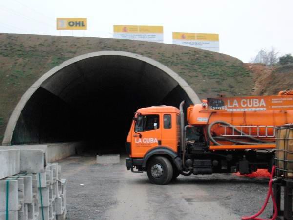 Desatascos La Cuba Camión entrando a tunel