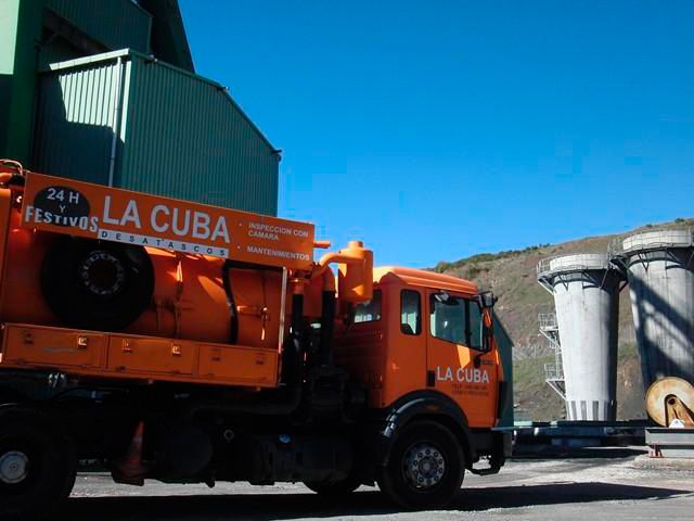 Desatascos La Cuba vaciado de fosas en la planta